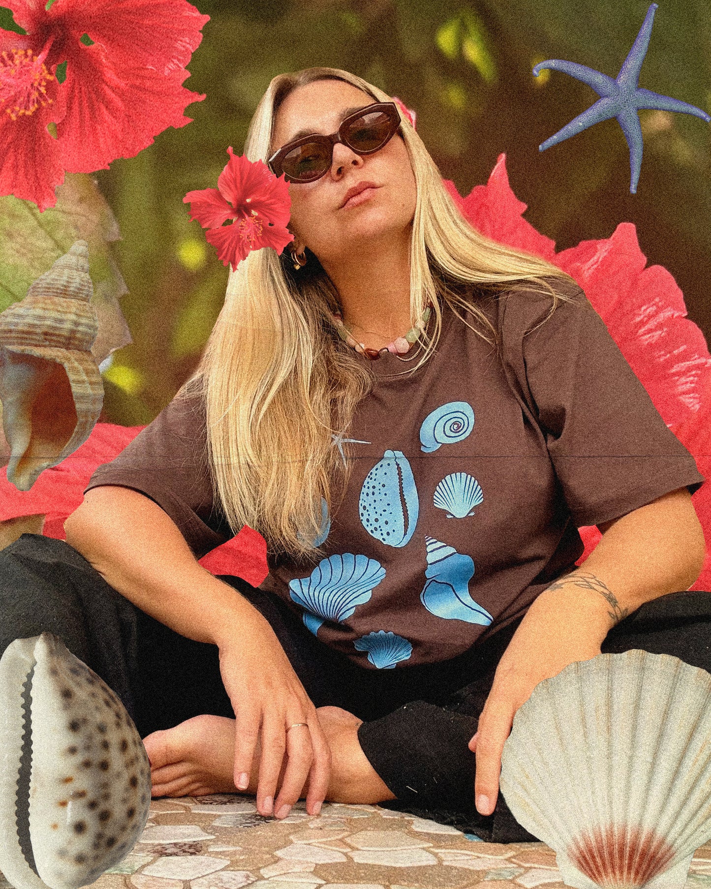 I'd Rather Be Looking for Shells Womens Oversized t-shirt Cobalt Blue